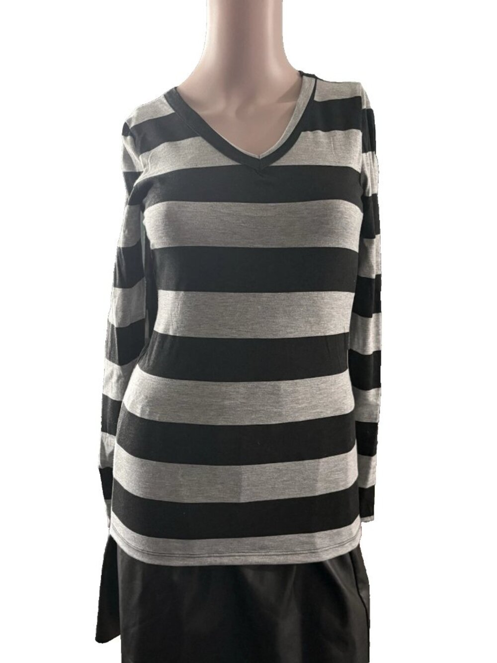 Rue 21 Women's Black & Gray Striped Long Sleeve V-Neck Top Women's Size S